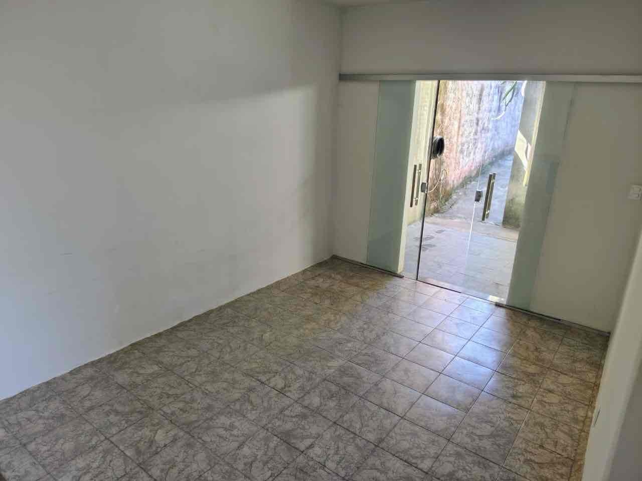 Casa para alugar com 2 quartos, 10m² - Foto 3