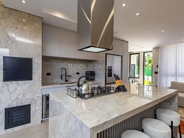 Casa com 167m² 3 quartos e 4 banheiros, à venda, no bairro Pilarzinho em Curitiba