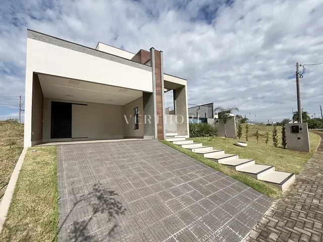 Casa com 328m² 3 quartos e 4 banheiros, à venda, no bairro Jardim Tarobá em Cambé