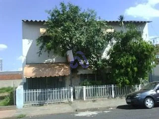 Casa com 299m², à venda, no bairro Centro em Jaboticabal