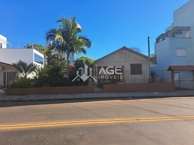 Casa com 800m², à venda, no bairro Centro em Erechim
