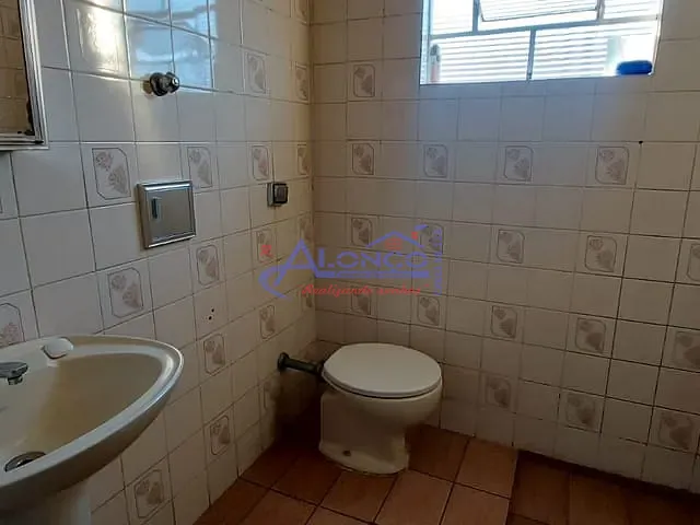 Casa com 300m² 2 quartos e 2 banheiros, à venda, no bairro Jardim Bela Vista em Jacareí