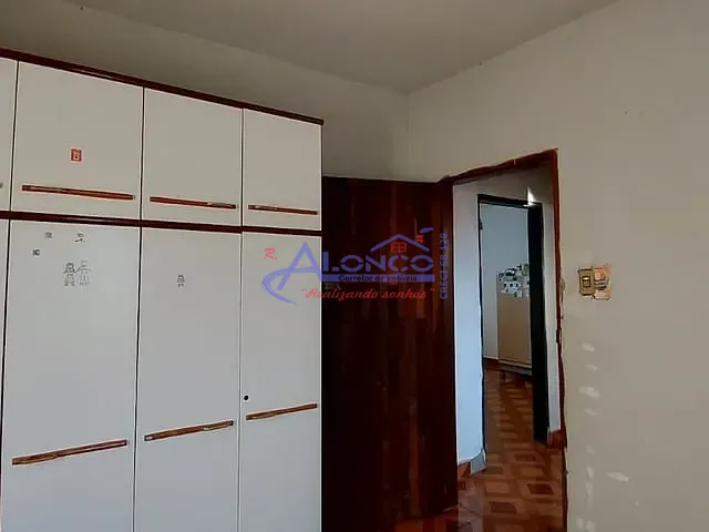 Casa com 300m² 2 quartos e 2 banheiros, à venda, no bairro Jardim Bela Vista em Jacareí