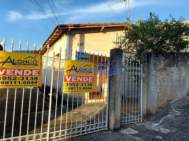 Casa com 300m² 2 quartos e 2 banheiros, à venda, no bairro Jardim Bela Vista em Jacareí