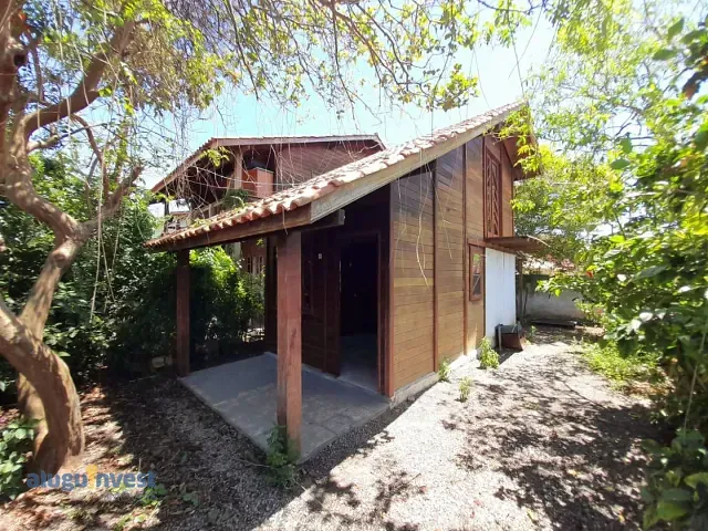 Casa com 100m² 1 quarto e 1 banheiro, para alugar, no bairro Barra da Lagoa em Florianópolis