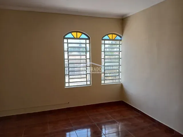 Casa 3 quartos e 2 banheiros, para alugar, no bairro Vila Pompéia em Campinas