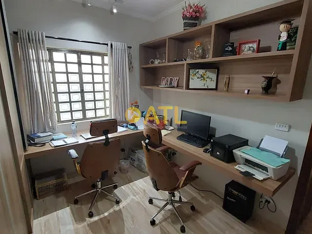 Casa com 600m² 4 quartos e 4 banheiros, à venda, no bairro Vila Soares em Ourinhos