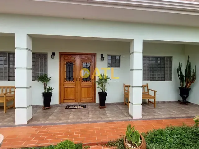 Casa com 600m² 4 quartos e 4 banheiros, à venda, no bairro Vila Soares em Ourinhos