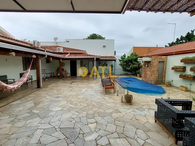 Casa com 600m² 4 quartos e 4 banheiros, à venda, no bairro Vila Soares em Ourinhos