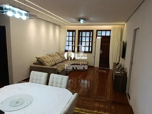 Casa 3 quartos e 3 banheiros, à venda, no bairro Santa Helena (Barreiro) em Belo Horizonte