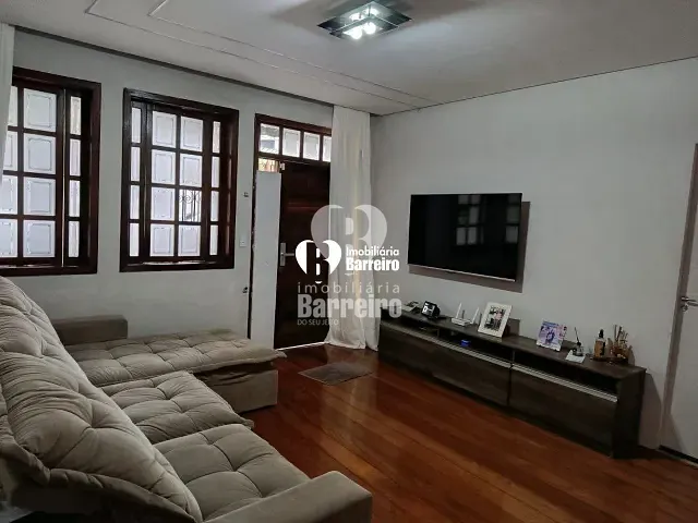 Casa 3 quartos e 3 banheiros, à venda, no bairro Santa Helena (Barreiro) em Belo Horizonte