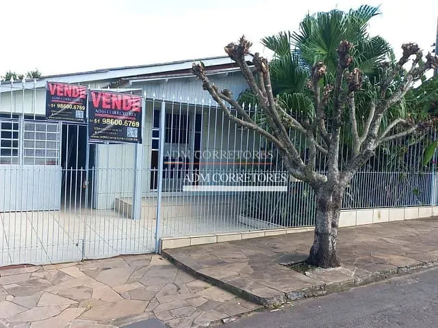 Casa com 300m² 2 quartos e 2 banheiros, à venda, no bairro Vila Monte Carlo em Cachoeirinha
