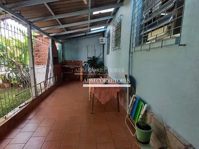 Casa com 300m² 2 quartos e 2 banheiros, à venda, no bairro Vila Monte Carlo em Cachoeirinha