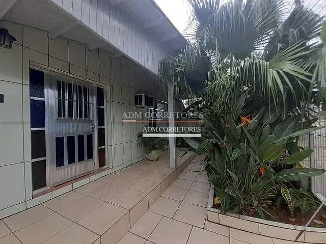 Casa com 300m² 2 quartos e 2 banheiros, à venda, no bairro Vila Monte Carlo em Cachoeirinha