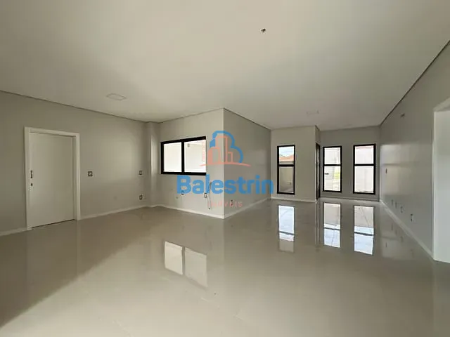 Casa 3 quartos e 2 banheiros, à venda, no bairro Jardim das Hortências em Fraiburgo