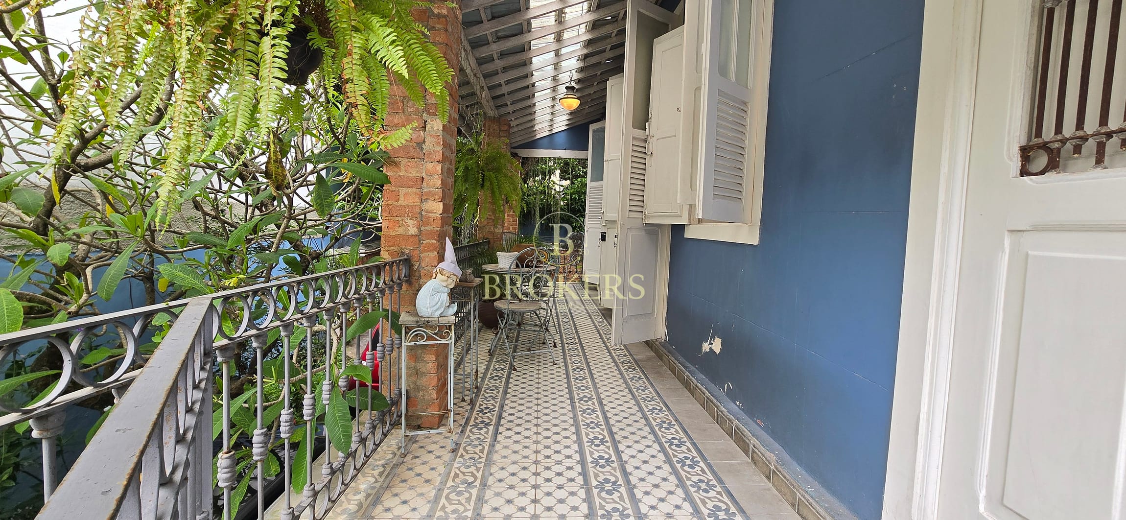 More a poucos passos do Largo dos Guimarães:  Casa Colonial Espetacular: 300m² | 2 salas | 4 Quartos | Área externa | Piscina | 4 Vagas