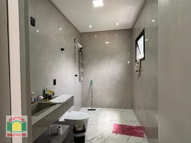 Casa com 300m² 3 quartos e 3 banheiros, à venda, no bairro Residencial Campos Do Jordão em Anápolis