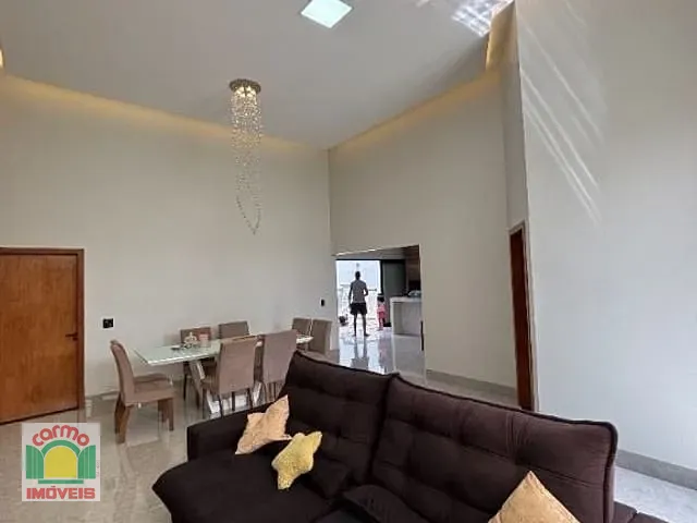 Casa com 300m² 3 quartos e 3 banheiros, à venda, no bairro Residencial Campos Do Jordão em Anápolis