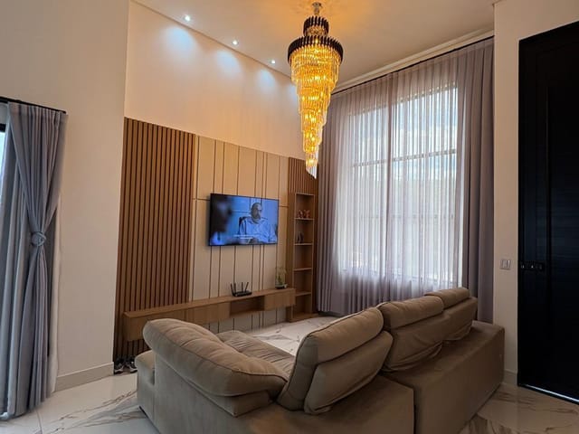 Casa com 321m² 3 quartos e 2 banheiros, à venda, no bairro Parque Residencial Itapeti em Mogi das Cruzes