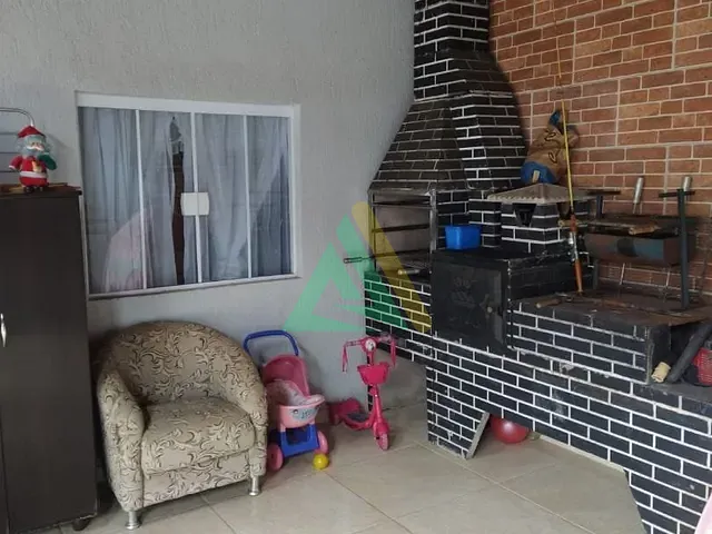 Casa com 250m² 2 quartos e 1 banheiro, à venda, no bairro Parque das Laranjeiras em Mogi Mirim