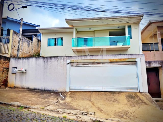 Casa com 360m² 4 quartos e 1 banheiro, à venda, no bairro São Luiz em Jaguariaíva