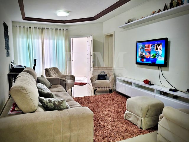Casa com 360m² 4 quartos e 1 banheiro, à venda, no bairro São Luiz em Jaguariaíva