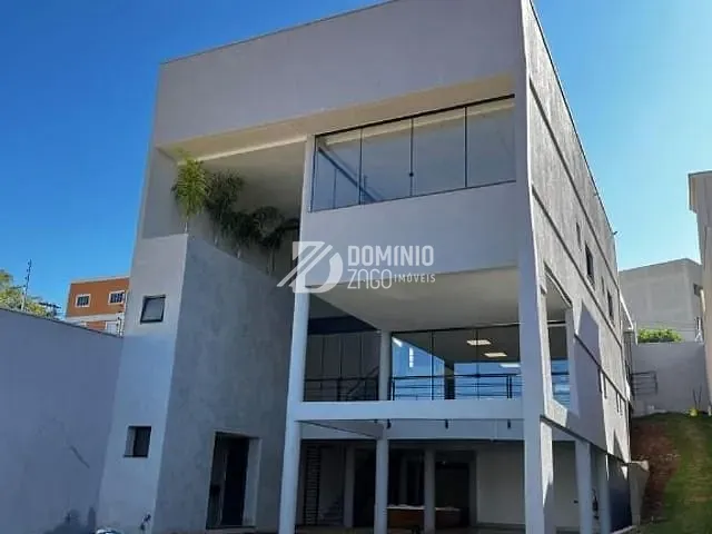 Casa com 463m² 3 quartos e 4 banheiros, à venda, no bairro Boa Vista em Uberaba