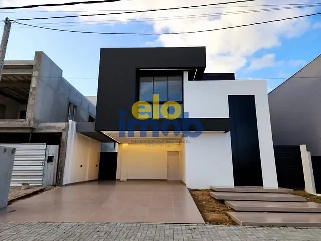 Casa com 300m² 4 quartos e 5 banheiros, à venda, no bairro Universitário em Caruaru