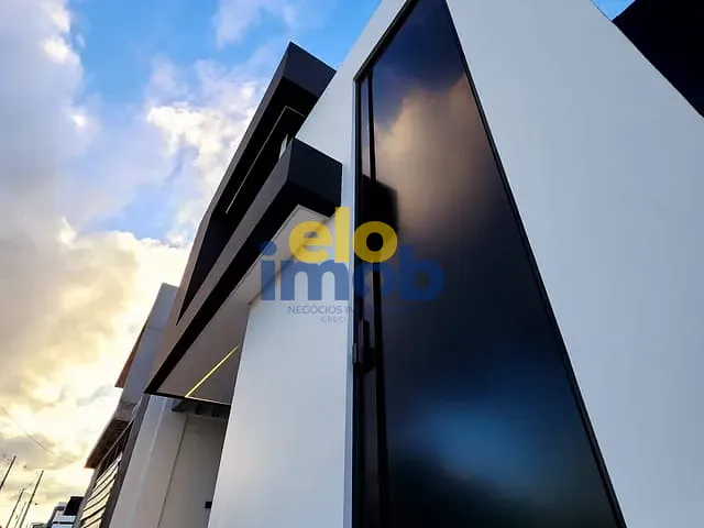 Casa com 300m² 4 quartos e 5 banheiros, à venda, no bairro Universitário em Caruaru