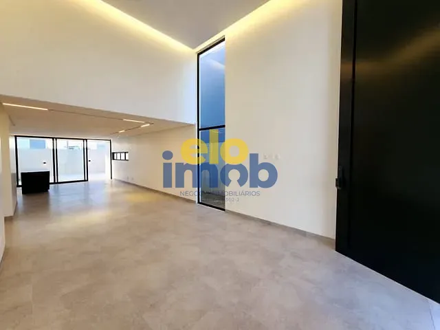 Casa com 300m² 4 quartos e 5 banheiros, à venda, no bairro Universitário em Caruaru