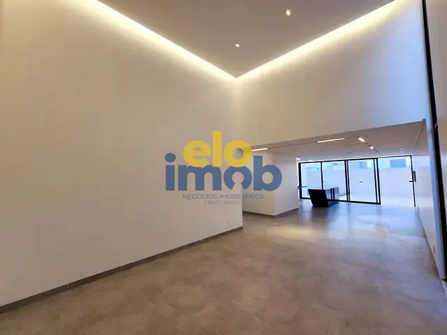 Casa com 300m² 4 quartos e 5 banheiros, à venda, no bairro Universitário em Caruaru