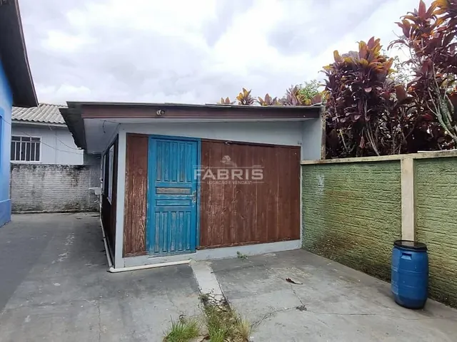 Casa 3 quartos e 2 banheiros, para alugar, no bairro Centro em Campo Largo