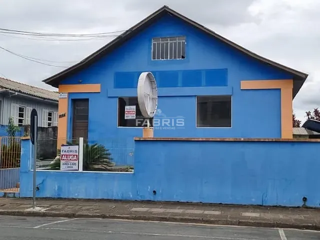 Casa 3 quartos e 2 banheiros, para alugar, no bairro Centro em Campo Largo