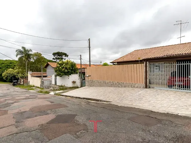 Casa com 304m² 3 quartos e 2 banheiros, à venda, no bairro Xaxim em Curitiba