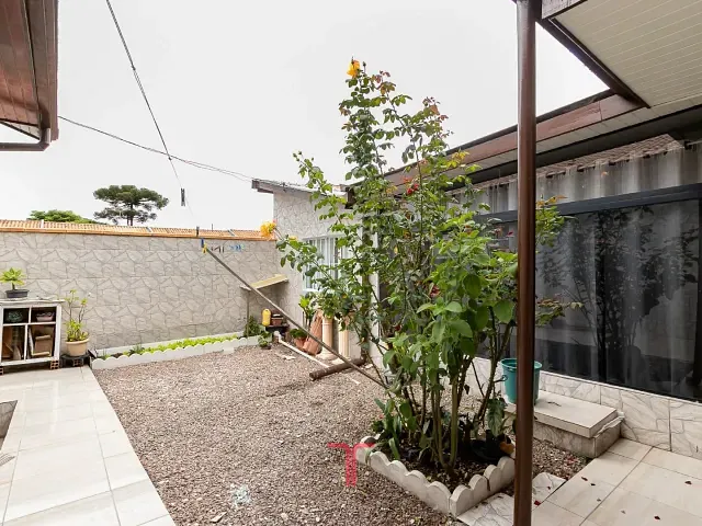 Casa com 304m² 3 quartos e 2 banheiros, à venda, no bairro Xaxim em Curitiba