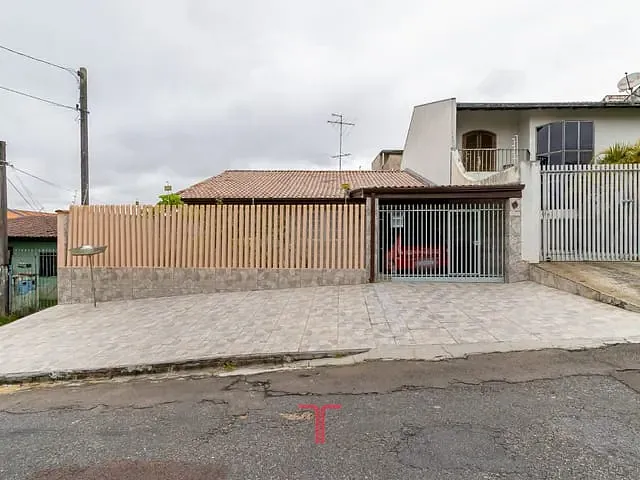 Casa com 304m² 3 quartos e 2 banheiros, à venda, no bairro Xaxim em Curitiba
