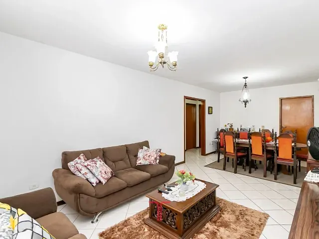 Casa com 304m² 3 quartos e 2 banheiros, à venda, no bairro Xaxim em Curitiba