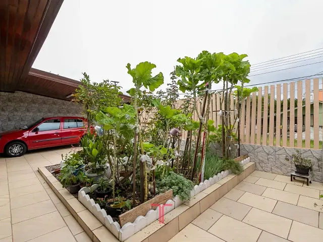 Casa com 304m² 3 quartos e 2 banheiros, à venda, no bairro Xaxim em Curitiba