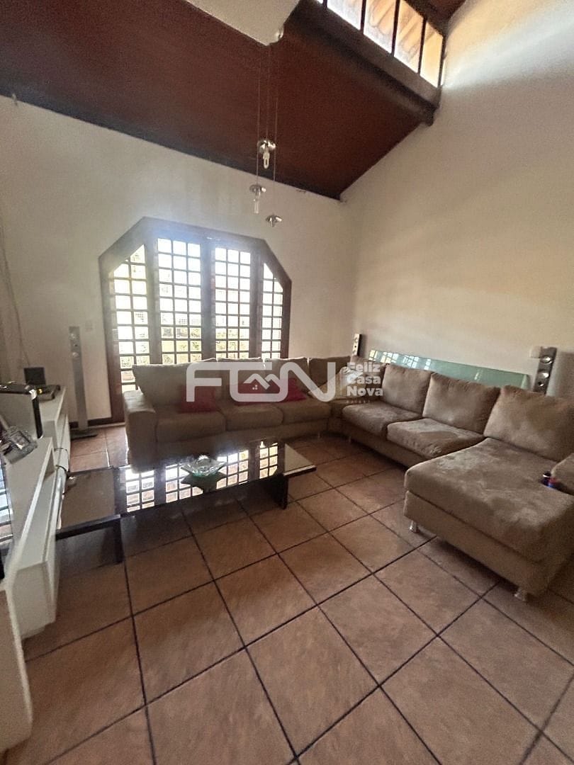 Casa à venda e aluguel com 4 quartos, 262m² - Foto 5