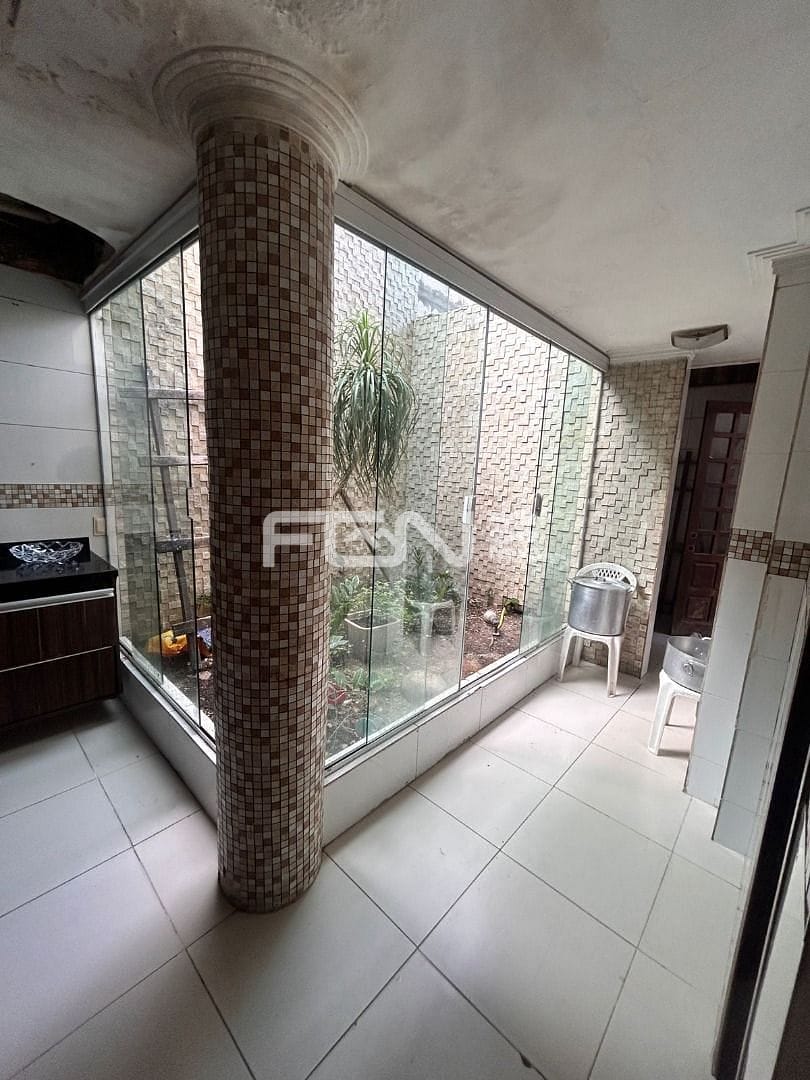 Casa à venda e aluguel com 4 quartos, 262m² - Foto 11