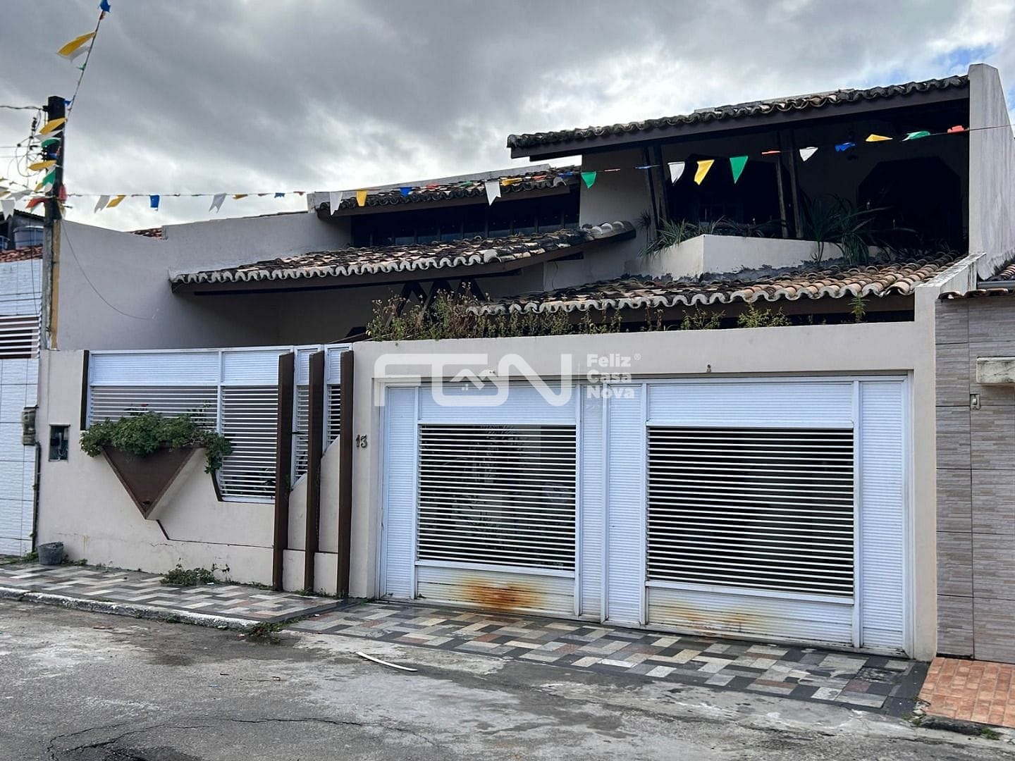 Casa à venda e aluguel com 4 quartos, 262m² - Foto 1