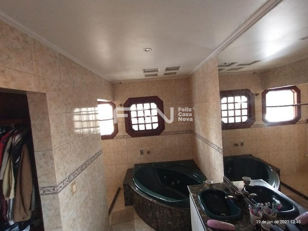 Casa à venda e aluguel com 4 quartos, 262m² - Foto 9