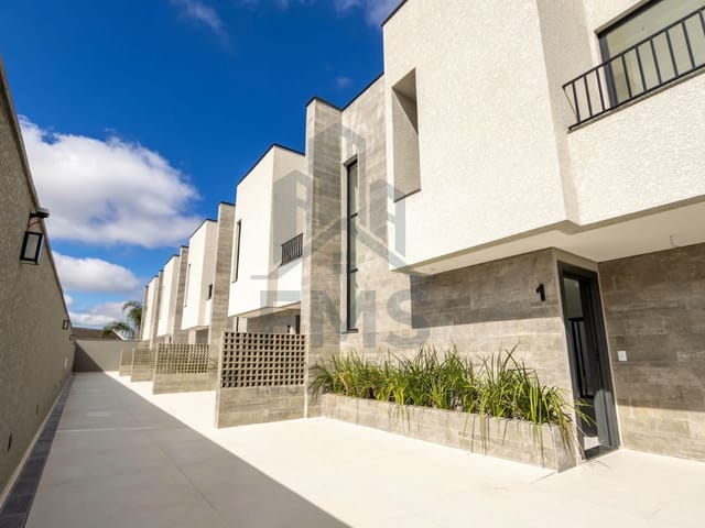 Casa com 199m² 3 quartos e 4 banheiros, à venda, no bairro São Braz em Curitiba