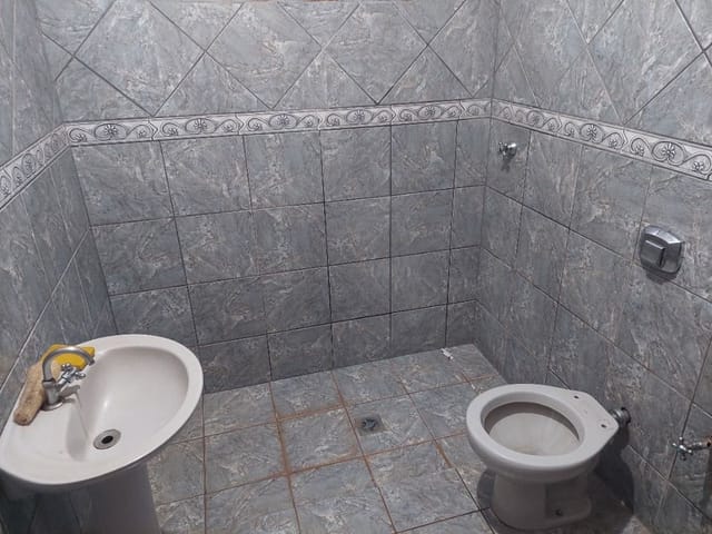 Casa com 250m² 3 quartos e 2 banheiros, à venda, no bairro Jardim Vale do Sol em Birigui