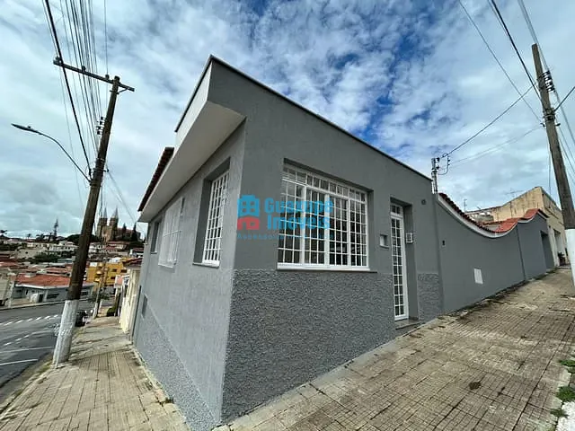 Casa com 150m² 4 quartos e 4 banheiros, para alugar, no bairro Centro/ Angola em GUAXUPÉ