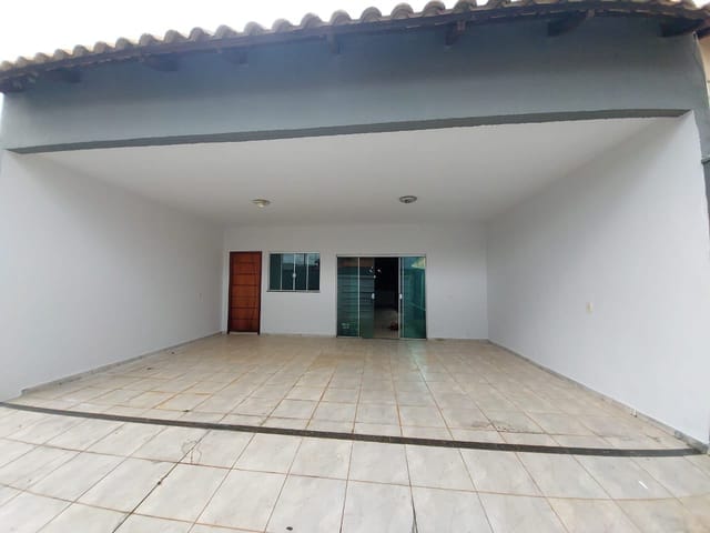 Casa com 300m² 3 quartos e 2 banheiros, à venda, no bairro Jardim Florita em Abadia de Goiás