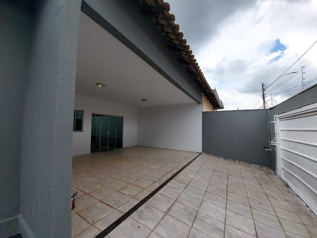 Casa com 300m² 3 quartos e 2 banheiros, à venda, no bairro Jardim Florita em Abadia de Goiás