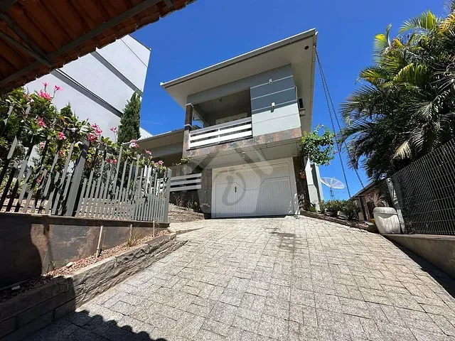 Casa com 240m² 4 quartos e 3 banheiros, à venda, no bairro Languiru em Teutônia