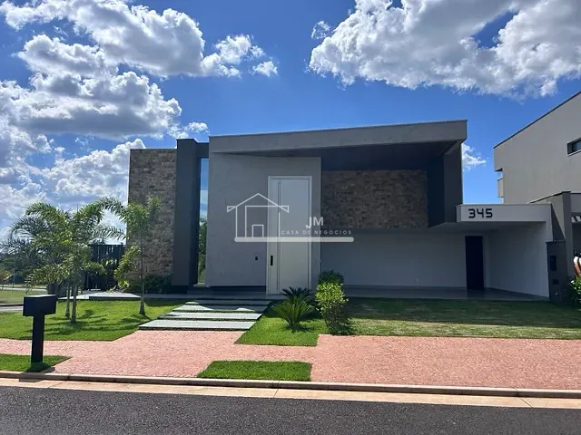 Casa com 500m² 3 quartos e 5 banheiros, à venda, no bairro Granja Marileusa em Uberlândia
