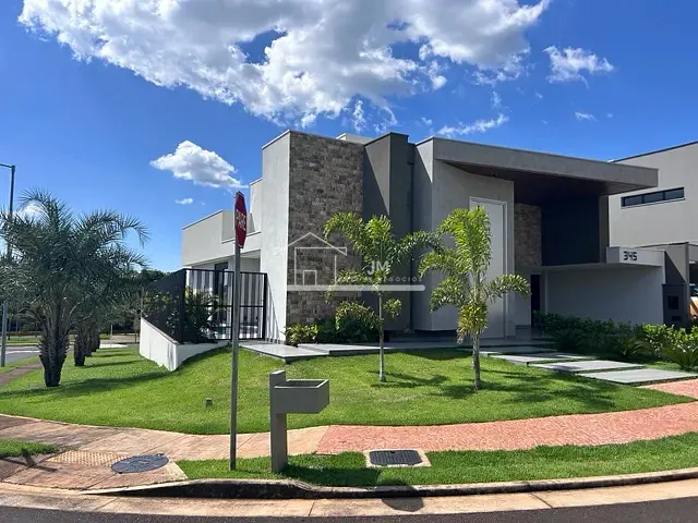 Casa com 500m² 3 quartos e 5 banheiros, à venda, no bairro Granja Marileusa em Uberlândia